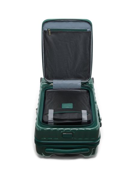 Valise cabine extensible 55 cm TUMI 19 Degree Front Access Deep Pine, intérieur ouvert avec objets présentés dans les rangements