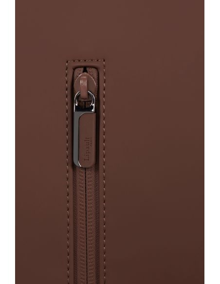 Sac à dos Rolltop Lipault Lost in Berlin Spiced Mocha, fermeture de la poche avant