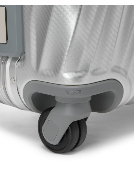 Valise cabine Continental 56 cm TUMI 19 Degree Aluminium texturé Texture Silver, détail d’une roue double