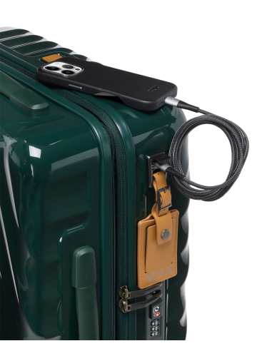 Valise cabine large extensible Continental 55 cm TUMI 19 Degree Hunter Green, détail du port de charge avec câble branché