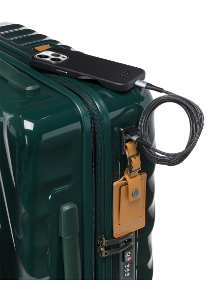 Valise cabine large extensible Continental 55 cm TUMI 19 Degree Hunter Green, détail du port de charge avec câble branché