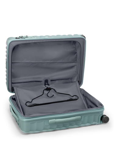 Valise soute extensible Medium 66 cm TUMI 19 Degree Thyme, intérieur ouvert avec cintre présenté