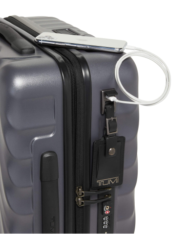 Valise cabine Continental 55 cm TUMI 19 Degree Texture Grey Texture, détail du port de charge avec câble branché