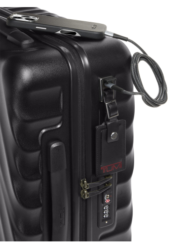 Valise cabine Slim 55 cm TUMI 19 Degree Texture Black Texture, détail du port de charge avec câble branché