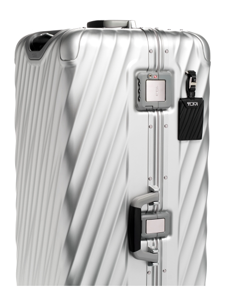 Valise Trunk XL 87 cm TUMI 19 Degree Aluminium Silver, détail des serrures et de la poignée latérale