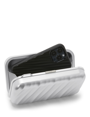 Sac Sling Compact TUMI 19 Degree Aluminium Silver, ouverture avec un téléphone pour illustrer le rangement