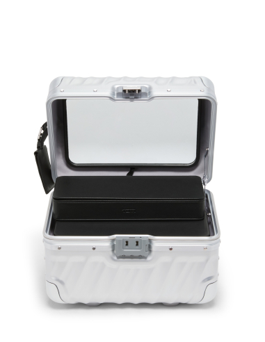 Vanity TUMI 19 Degree Aluminium Silver, intérieur ouvert avec miroir