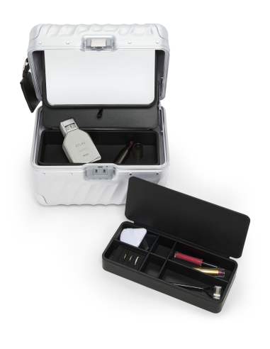 Vanity TUMI 19 Degree Aluminium Silver, rangements amovibles et accessoires présentés