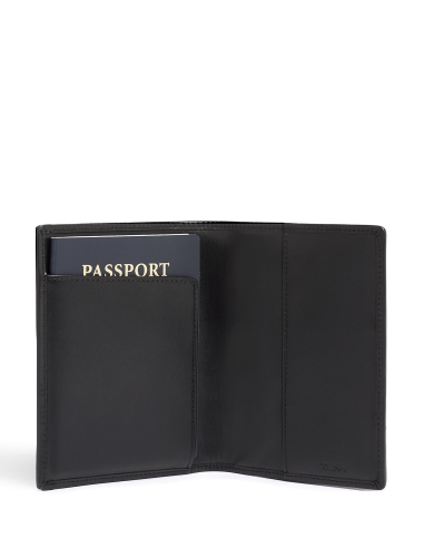 Protège-passeport TUMI Alpha Black, intérieur ouvert avec emplacement pour passeport