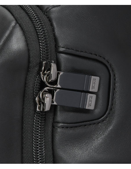 Sac à dos Brief Pack® TUMI Alpha Black, détail du cache aimanté de fermeture