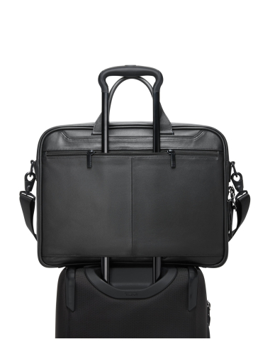 Porte-documents Large TUMI Alpha Black, passant installé sur une poignée de valise