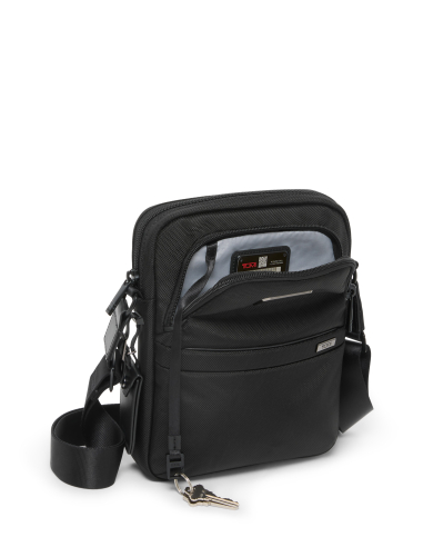 Sac bandoulière Medium TUMI Alpha Black, poches avant ouvertes