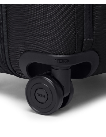 Valise soute Medium extensible 66cm TUMI Alpha Black, détail des doubles roues
