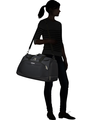 Sac de voyage 52,5 cm American Tourister SummerRide Noir, présentation avec une personne