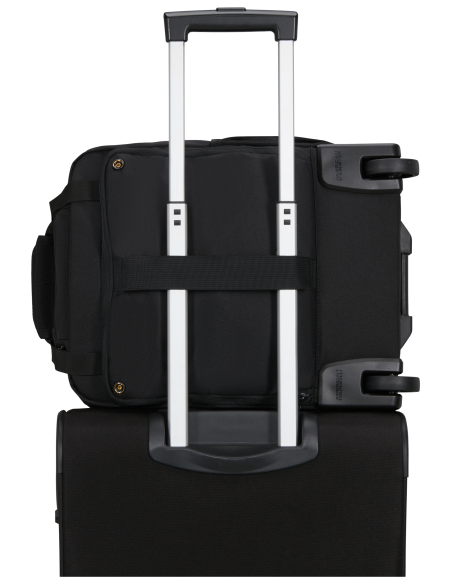 Sac à dos S/M à roulettes 40 cm American Tourister Take2cabin Noir, passant sur une valise