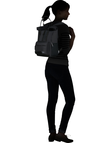 Sac à dos roll-top PC 15,6 pouces American Tourister Urban Groove Noir, porté sur le dos
