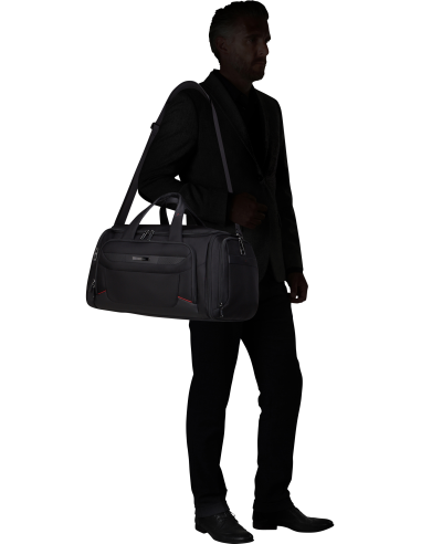 Sac de voyage 53 cm Samsonite Pro-DLX 6 Noir, porté en situation