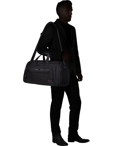 Sac de voyage 53 cm Samsonite Pro-DLX 6 Noir, porté en situation