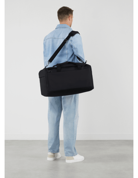 Sac 72H Lipault Lost In Berlin Noir, porté en situation