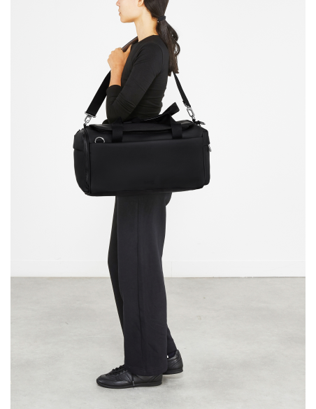 Sac 48H Lipault Lost In Berlin Noir, porté en situation