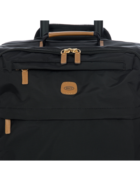Valise 55 cm Bric’s X-Travel Black, détail de la poche avant et des tirettes