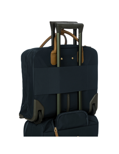 Bureau mobile Bric’s X-Travel Ocean Blue, dos avec passant sur la poignée d’une valise