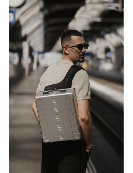 Sac à dos photo aluminium 42 cm ALEON Platinum, porté sur le dos