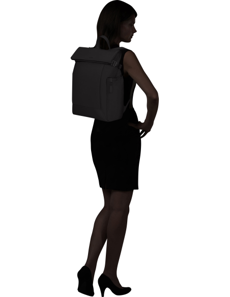 Sac à dos rolltop 15,6 pouces Samsonite Essentis Noir, porté sur le dos