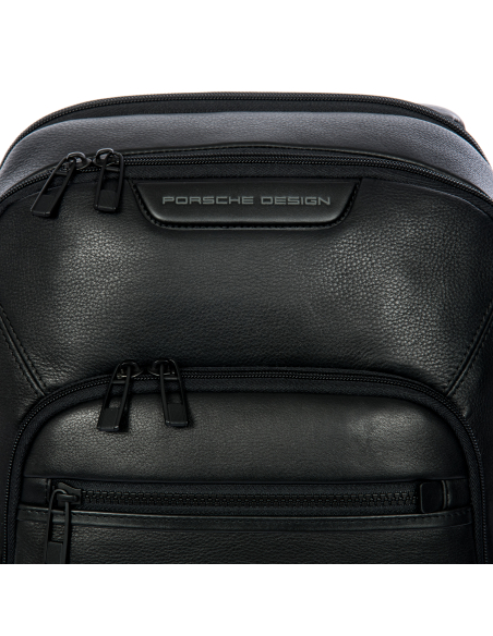 Sac à dos XS Porsche Design Roadster Leather Evo Noir, détail des finitions et du logo