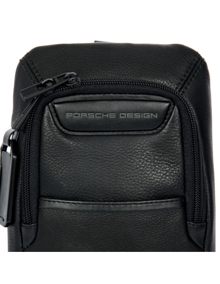 Sac porté croisé Porsche Design Roadster Leather Evo Noir, détail des finitions et du logo