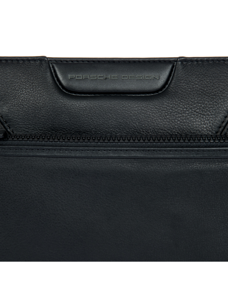 Pochette à dragonne Porsche Design Roadster Leather Evo Noir, détail des finitions et du logo