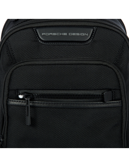 Sac à dos monobretelle Porsche Design Roadster Nylon Evo Noir, détail des finitions et du logo
