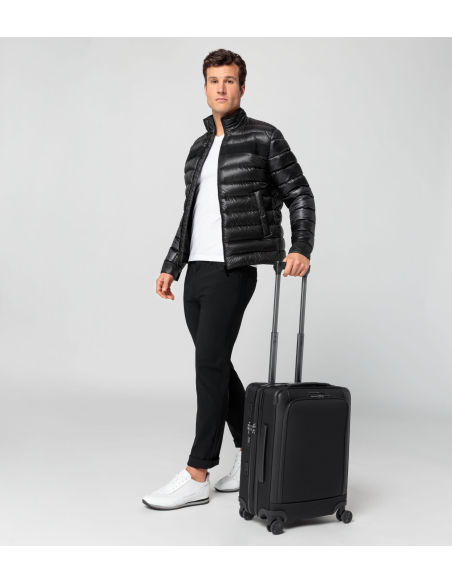 Voyageur avec la valise Porsche Design Roadster Nylon 55 cm Noir