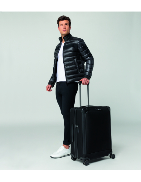 Voyageur avec la valise Porsche Design Roadster Nylon 68 cm Noir