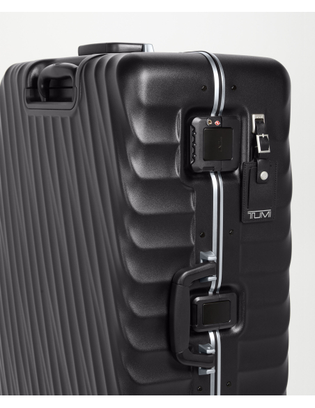 Valise soute 76 cm TUMI 19 Degree Frame Black Texture, détail des fermoirs TSA et de la poignée latérale