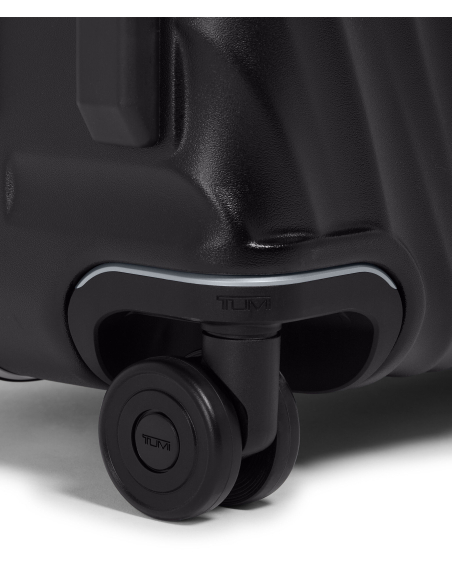 Valise soute 76 cm TUMI 19 Degree Frame Black Texture, gros plan sur une double roue et son logement