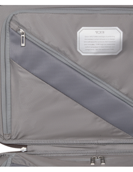 Valise cabine 55 cm TUMI 19 Degree Lite Titanium, détail de la poche intérieure à fermeture diagonale