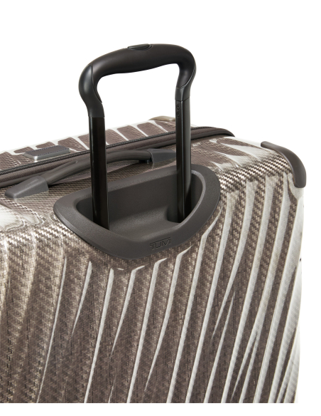 Valise soute 76 cm TUMI 19 Degree Lite Titanium, gros plan sur la poignée télescopique et son logement