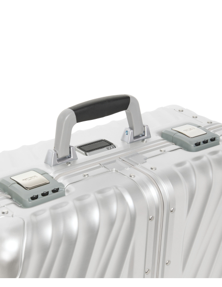 Coffret de bar en aluminium TUMI 19 Degree Aluminium Silver, détail des serrures et de la poignée