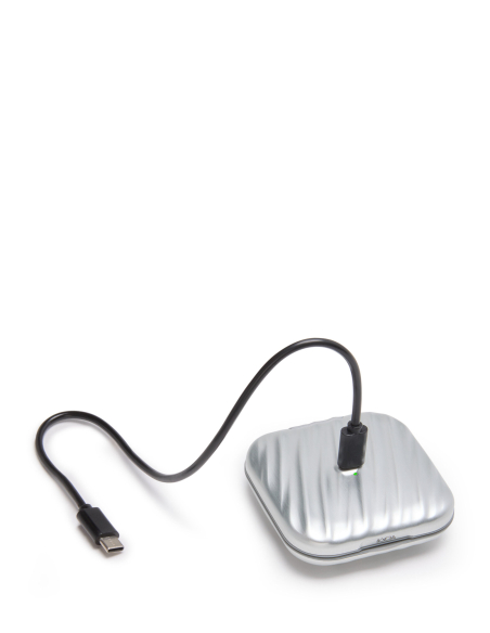 Miroir compact lumineux TUMI 19 Degree Aluminium Silver, miroir fermé relié à son câble de recharge