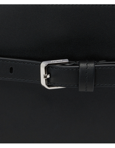 Sac cabas en cuir TUMI Adatto Black, détail de la ceinture et de sa boucle