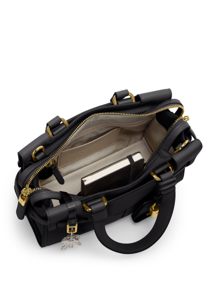 Petit sac cabas en cuir TUMI Agent Black, intérieur ouvert avec petits accessoires en situation