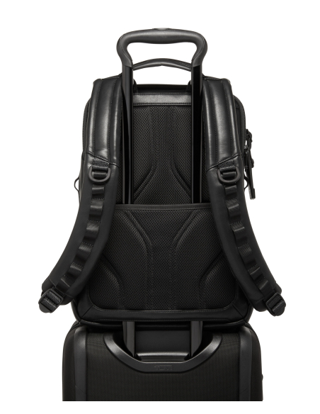 Sac à dos en cuir TUMI Alpha Bravo Dynamic Black, passant Add-a-Bag fixé sur une valise