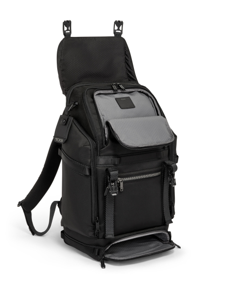 Sac à dos TUMI Alpha Bravo Expedition Flap Black, compartiment inférieur ouvert et poche tablette visible
