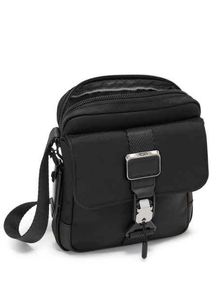 Sac bandoulière en nylon TUMI Alpha Bravo Junior Black, compartiment principal ouvert, rabat avant fermé