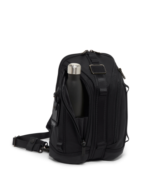 Sac convertible TUMI Alpha Bravo Knight Black, poche latérale ouverte avec bouteille