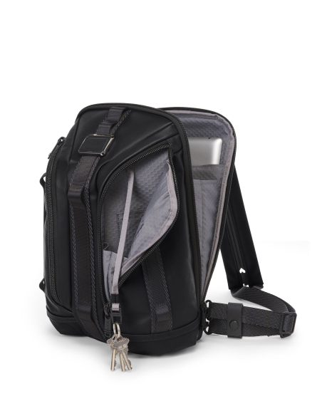 Sac convertible en cuir TUMI Alpha Bravo Knight Black, intérieur ouvert avec compartiment tablette