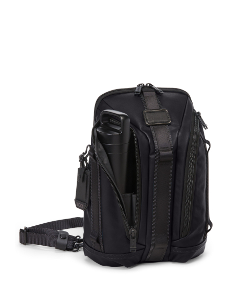 Sac convertible en cuir TUMI Alpha Bravo Knight Black, poche latérale ouverte avec bouteille