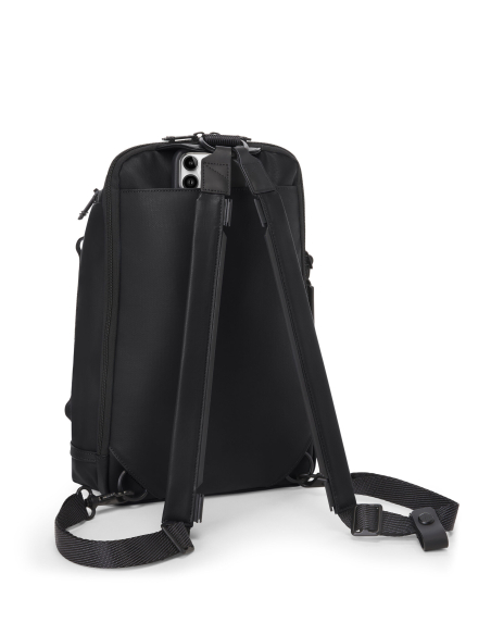 Sac convertible en cuir TUMI Alpha Bravo Knight Black, vue arrière avec bretelles séparées