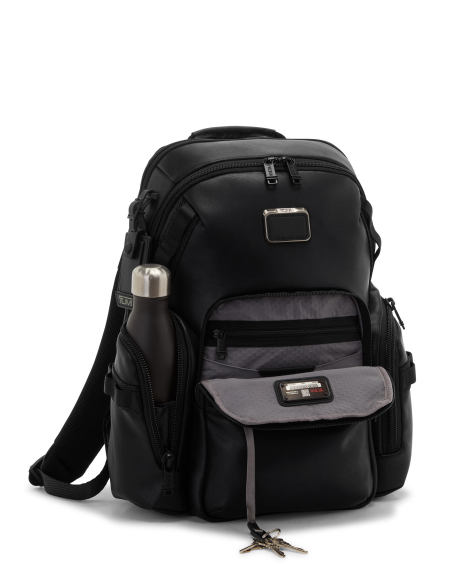 Sac à dos en cuir TUMI Alpha Bravo Navigation Black, poche avant ouverte avec attache-clés
